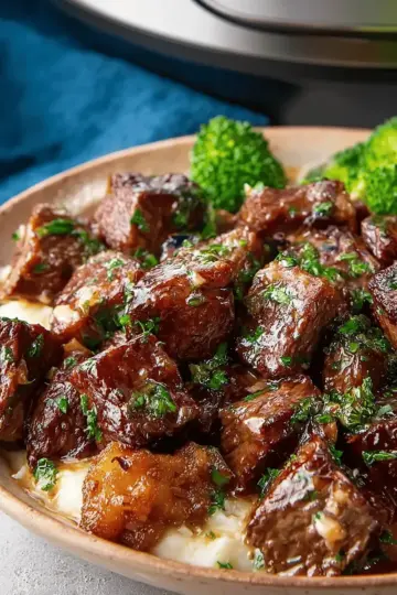Crockpot Garlic Butter Steak Bites