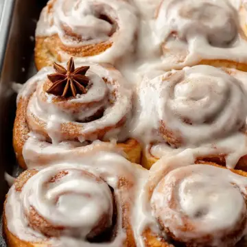 Soft Gingerbread Cinnamon Rolls