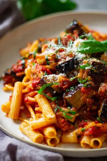 Pasta alla norma (Eggplant pasta)